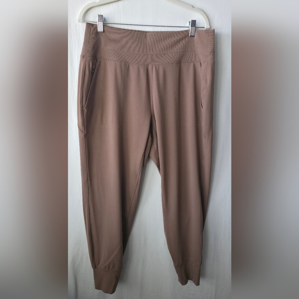 Athleta Venice Joggers High Rise Tan Brown Comfy Athleisure Clean Girl Aesthetic - Picture 2 of 15